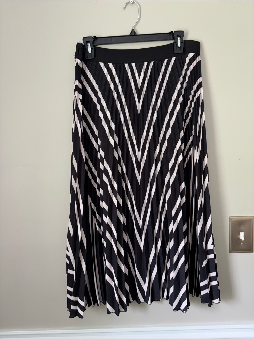 H&M - Black and White Chevron Pleated Midi Skirt